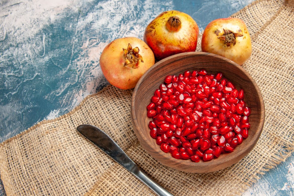 Fresh pomegranate seeds benefits for heart and skin health